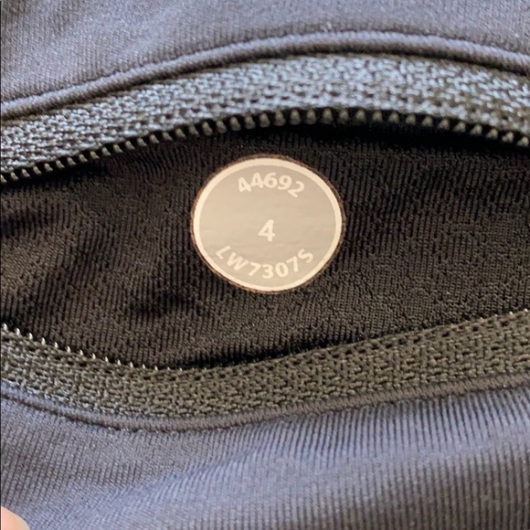 Workout shorts - Picture 3 of 5